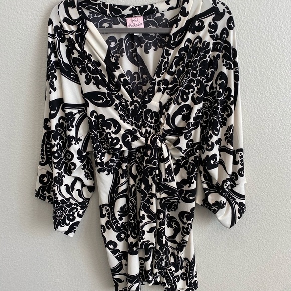 Gorgeous Ivory dress with Black Jaquard print. Stretch jersey. Size Medium. - Picture 2 of 6
